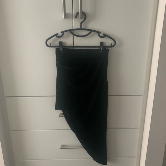 Asymmetrical Velvet MIDI Skirt - Picture 4 of 5